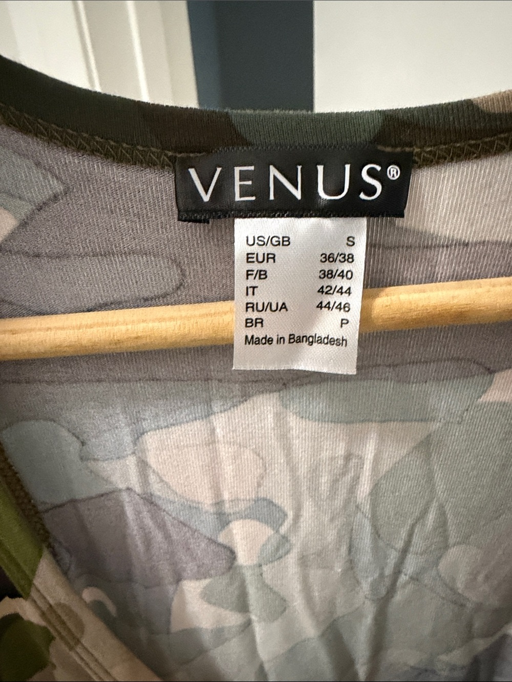 VENUS Sleeveless Camo Ruched Bodycon Dress Green Camo Size Small, New, No Tags - Picture 3 of 3